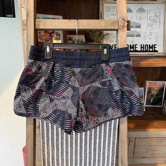 Patagonia women’s nine trails running shorts size small - Picture 4 of 10